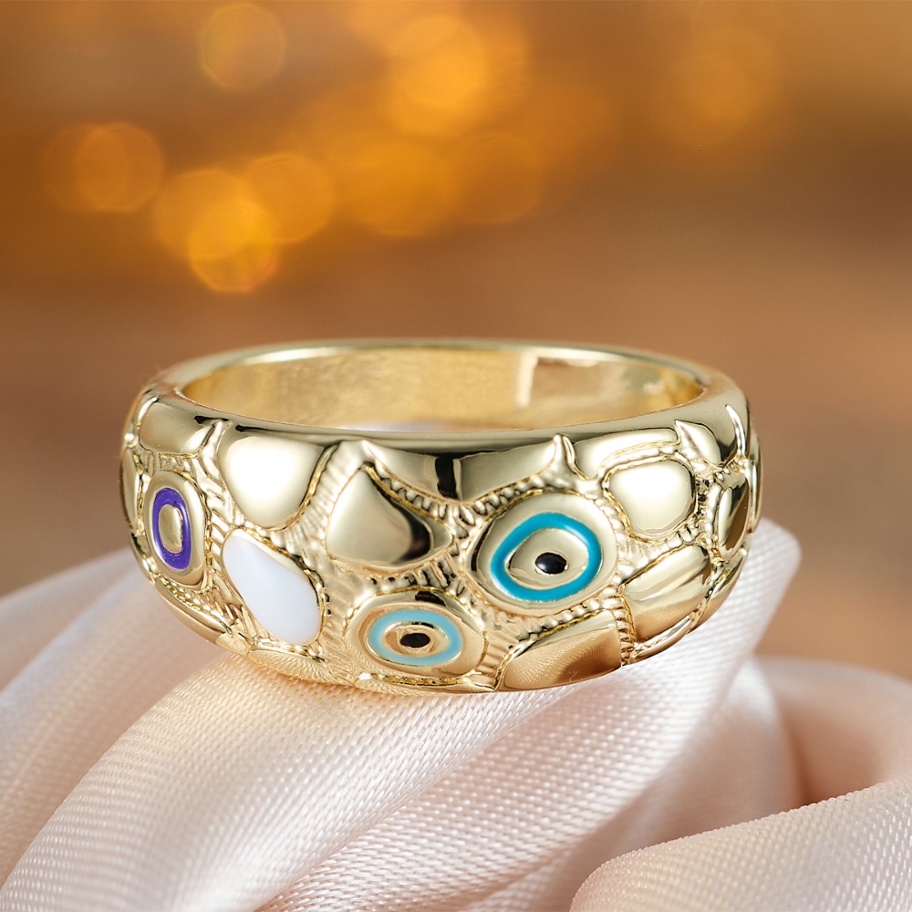 Devil's Eye Wide Ring with Shiny Golden Texture